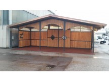 scuderia con portico